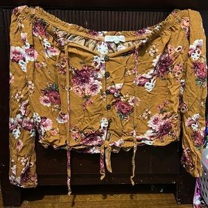 Floral yellow cropped summer top. Size: XS but could also fit size small